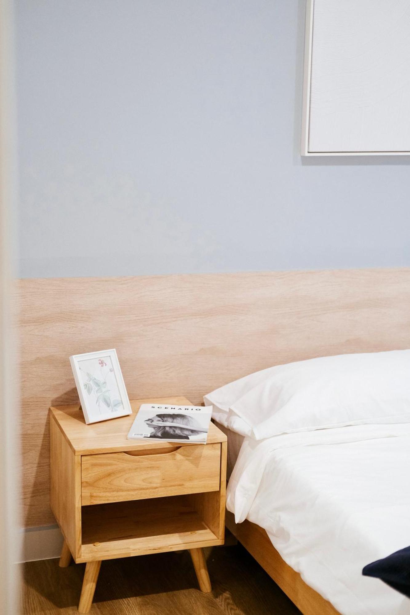 Arte Mont Kiara Aparthotel กัวลาลัมเปอร์ ภายนอก รูปภาพ A bedside table